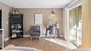 콘도, 퀸사이즈침대 1개 및 소파베드, 파티오, 정원 전망 (Branson Vacation Station) | 거실 공간