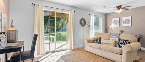 Condo, 1 Queen Bed with Sofa bed, Patio, Garden View (Branson Vacation Station) | Living area | 42-inch flat-screen TV with digital channels