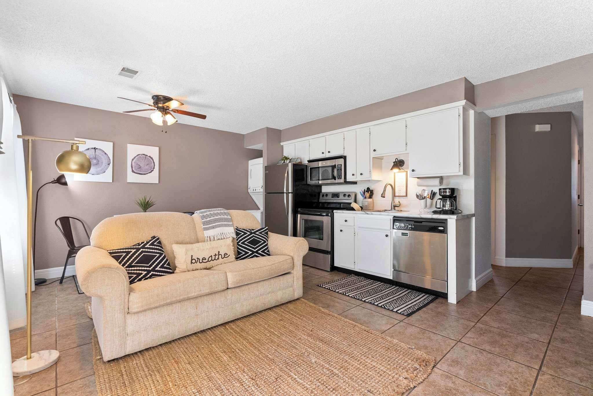 Condo, 1 Queen Bed with Sofa bed, Patio, Garden View (Branson Vacation Station) | Living area | 42-inch flat-screen TV with digital channels