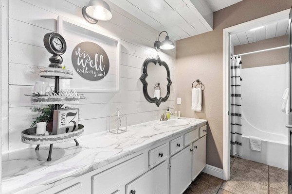 Condo, 1 Queen Bed with Sofa bed, Patio, Garden View (Branson Vacation Station) | Bathroom | Combined shower/tub, towels, toilet paper