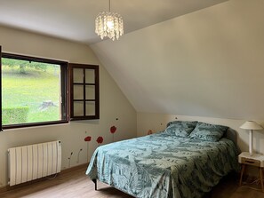 3 soveværelser, skrivebord, strygejern/strygebræt, weekendseng