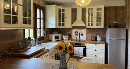 Maison Chaleureuse Dans un Ăcrin Verdure