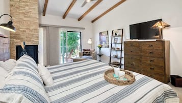 Rumah, Beberapa Tempat Tidur, patio, pemandangan kebun (Cozy Contemporary) | 3 kamar tidur dan didekorasi berbeda-beda