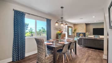 House, Multiple Beds, Garden View (Cozy Contemporary) | Dining