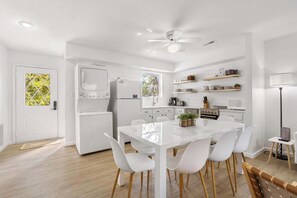 Private kitchen - Tranquil Woods Retreat Branson (Branson)