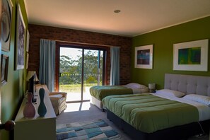 3 bedrooms, iron/ironing board, WiFi, bed sheets - Inspiring view! (Myrtle Mountain)