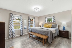 House, Multiple Beds, Hot Tub, Garden View (Branson Downtown Beauty) | 4 bedrooms, individually decorated, individually furnished, free WiFi - Branson Downtown Beauty - 4 BDR Home Sleeps 15 (Branson)