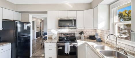 House, Multiple Beds, Hot Tub, Garden View (Branson Downtown Beauty) | Private kitchen | Coffee/tea maker