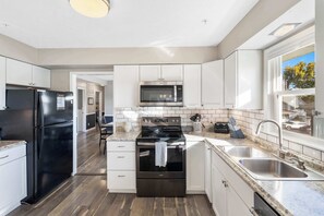 House, Multiple Beds, Hot Tub, Garden View (Branson Downtown Beauty) | Private kitchen | Coffee/tea maker