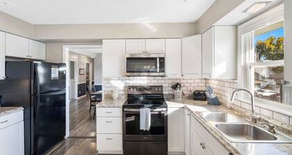 Branson Downtown Beauty - 4 BDR Home Sleeps 15