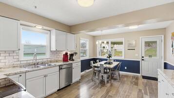 House, Multiple Beds, Hot Tub, Garden View (Branson Downtown Beauty) | Private kitchen | Coffee/tea maker