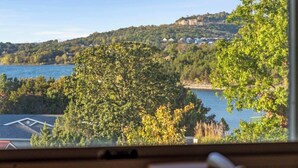 A view of a lake with surrounding trees and a distant hill. - Bchillin Retreat on Table Rock Lake (Hollister)