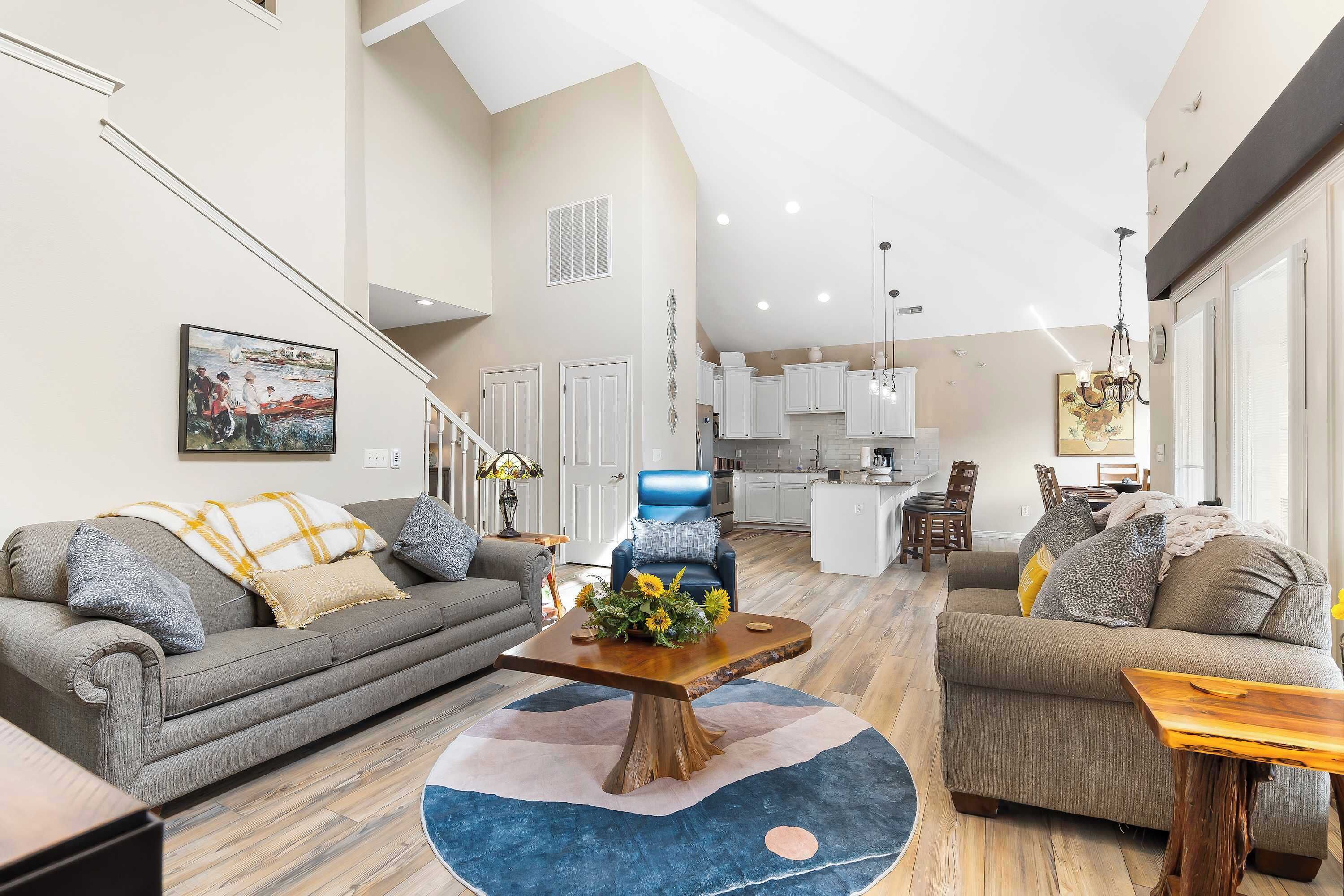 Condo, Multiple Beds, Patio, Garden View (B’Chillin Retreat on Table Rock Lake) | Living area | 42-inch flat-screen TV with digital channels