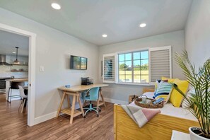 House, Multiple Beds, Pool Access, Pool View (Poolside Oasis)