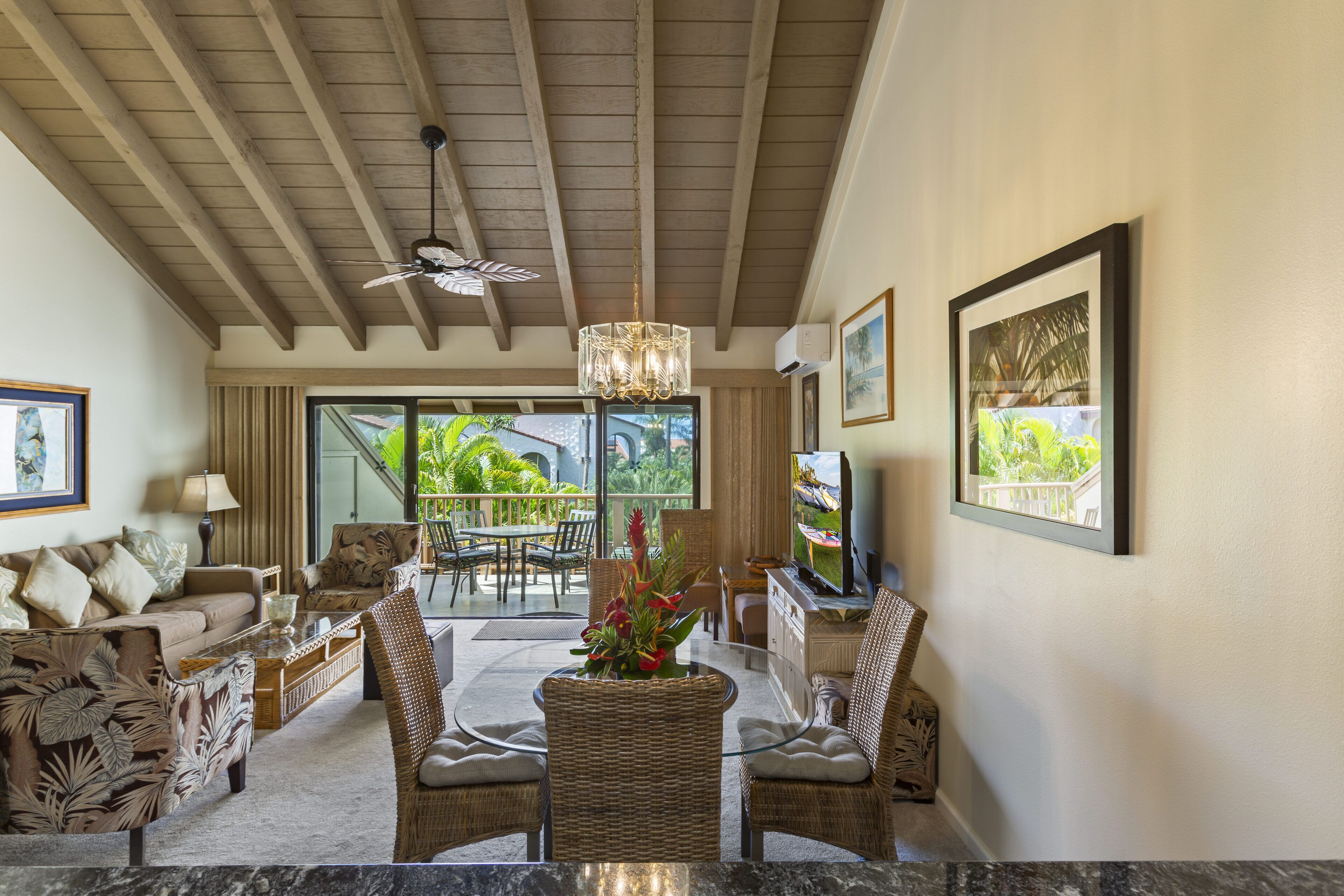 تناول الطعام داخل الغرفة