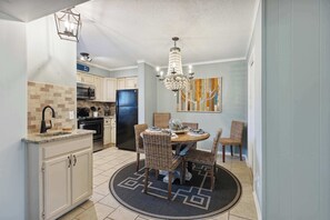 Condo, Multiple Beds, Kitchen (Boat Drinks Bungalow) | Dining