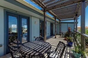 Condo, Multiple Beds, Balcony, Partial Ocean View (Beachin Rides) | Outdoor dining