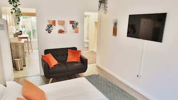 Studio Suite, 1 Katil Ratu (Queen), Patio | Dihias secara berasingan, dilengkapkan perabot secara berasingan