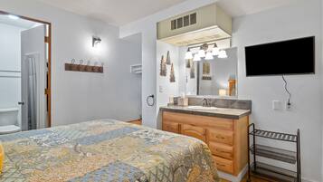 1 bedroom, individually decorated, individually furnished, free WiFi