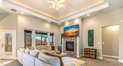 5-Bedrooms on the water! 2 Kitchens, Hot Tub, and Theatre!