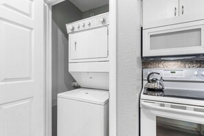 Apartment, Mehrere Betten, Balkon, Gartenblick (Dora) | Innenbereich