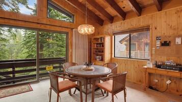 獨棟房屋, 多張床, 陽台, 山景 (McKinney Manor) | 用餐區