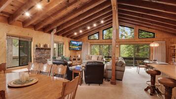 House, Multiple Beds, Balcony, Mountain View (McKinney Manor) | Interior