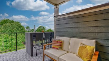 House, Multiple Beds, Balcony, City View | Terrace/patio