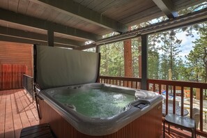 Outdoor spa tub - NEW Zephyr Cove Zen - Hot tub & Summer Pool (Zephyr Cove)