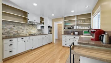 House, Multiple Beds, Pool Access, Mountain View (Zephyr Cove Zen) | Fridge, microwave, oven, stovetop