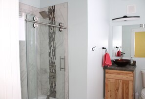 Huis, Meerdere bedden, keuken | Badkamer | Designer toiletartikelen, handdoeken, toiletpapier