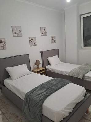 2 slaapkamers, reisbedje, wifi, beddengoed