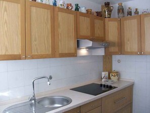 Fridge, stovetop - Holiday apartment with air conditioning (Premantura)