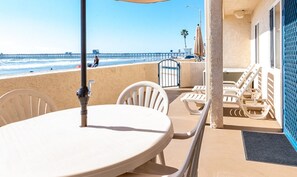 Outdoor dining - Southern California Beach Club (Oceanside)