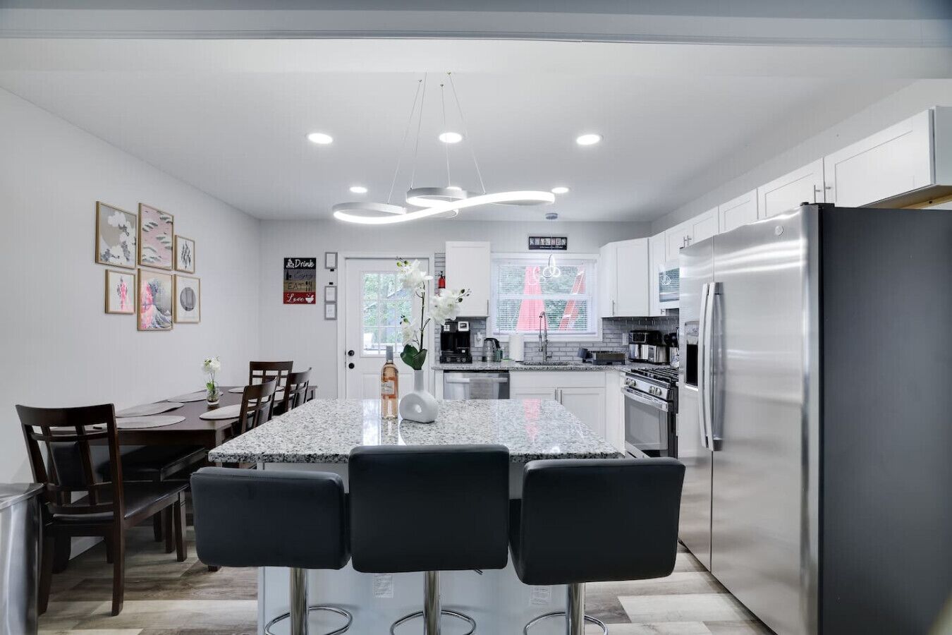 Frigorífic, microones, forn i placa de cuina 