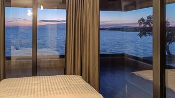 3 bedrooms, iron/ironing board, travel cot, free WiFi