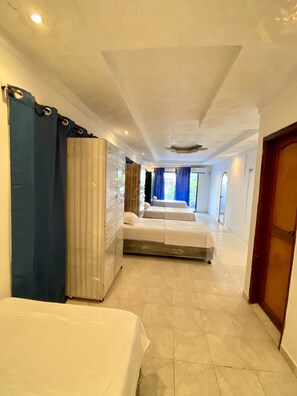 6 habitaciones, tabla de planchar con plancha, wifi y ropa de cama 