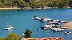 A marina with boats docked along the shore, surrounded by a hilly landscape. - Spiros in Saint Stephanos, Corfu - Idyllic Mediterranean Retreat (Saint Stephanos N/E)