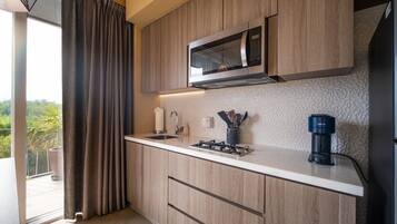 Fridge, microwave, oven, coffee/tea maker