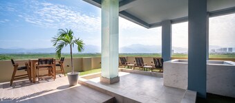 Brand new luxury condo 5 minute walk to Marina Vallarta