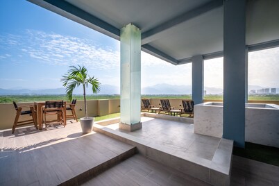 Brand new luxury condo 5 minute walk to Marina Vallarta