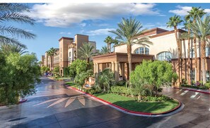 Property grounds - Perfect Condo for the F1 Race - 10 minutes from Allegiant stadium (Las Vegas)