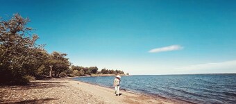 Cozy suite in the woods. 15min to Grand lake, 6min to amenities. Pet friendly!!