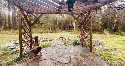 Cozy suite in the woods. 15min to Grand lake, 6min to amenities. Pet friendly!!