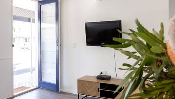 Deluxe Suite | Living area