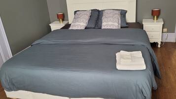 4 chambres, fer et planche à repasser, Wi-Fi gratuit, draps fournis