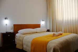 Down duvets, desk, laptop workspace, free WiFi - EXPRESS HOTEL (La Paz)
