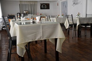 Desayuno buffet incluido todos los días 