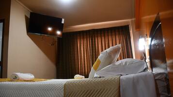 Standard Twin Room | Down comforters, desk, laptop workspace, free WiFi