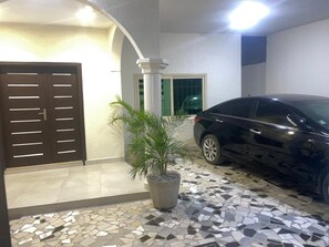 Property grounds - Appartement Lumineux au RDC Entrée Privé - Ermitage (COTONOU)